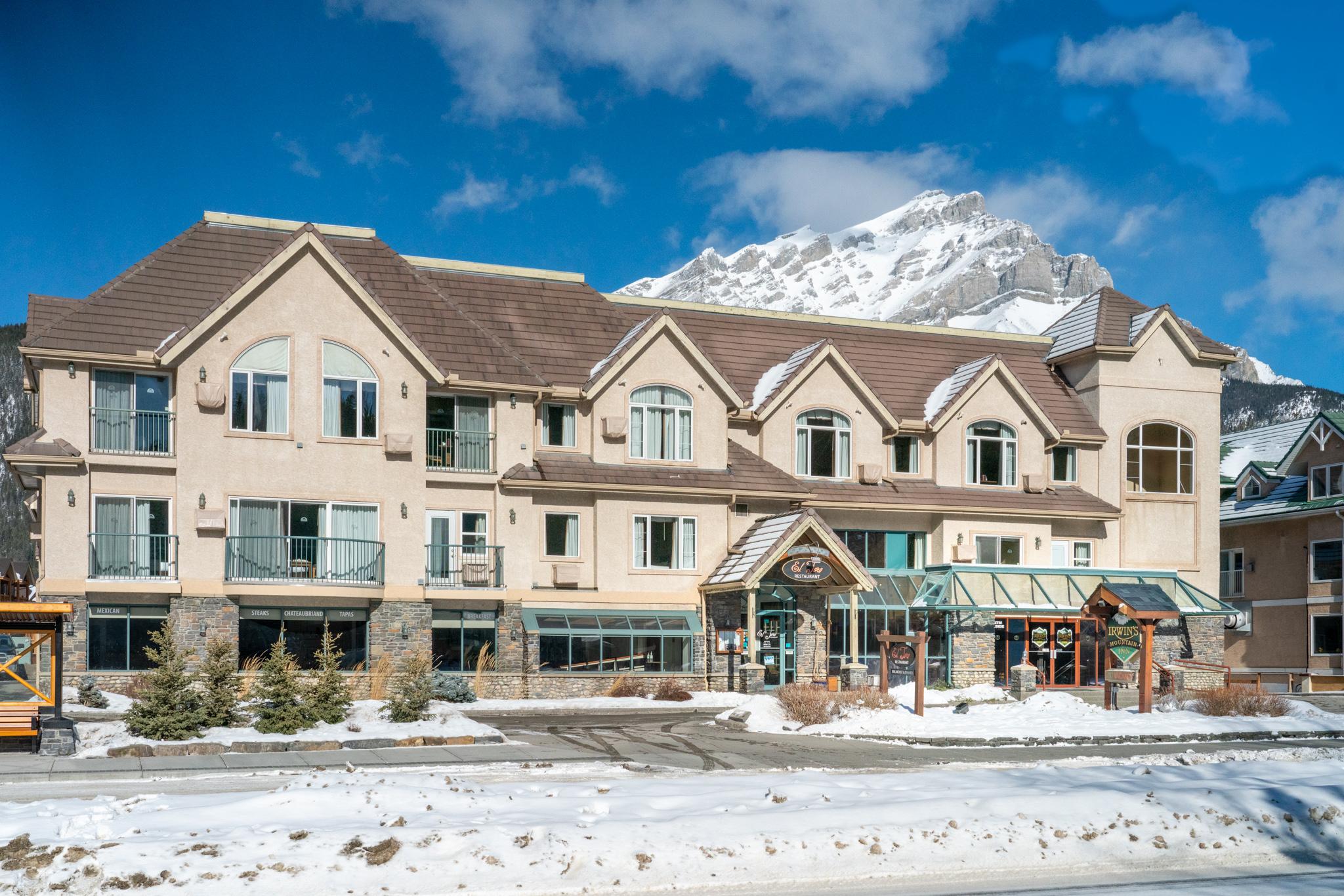 Irwin'S Mountain Inn Банф Екстериор снимка