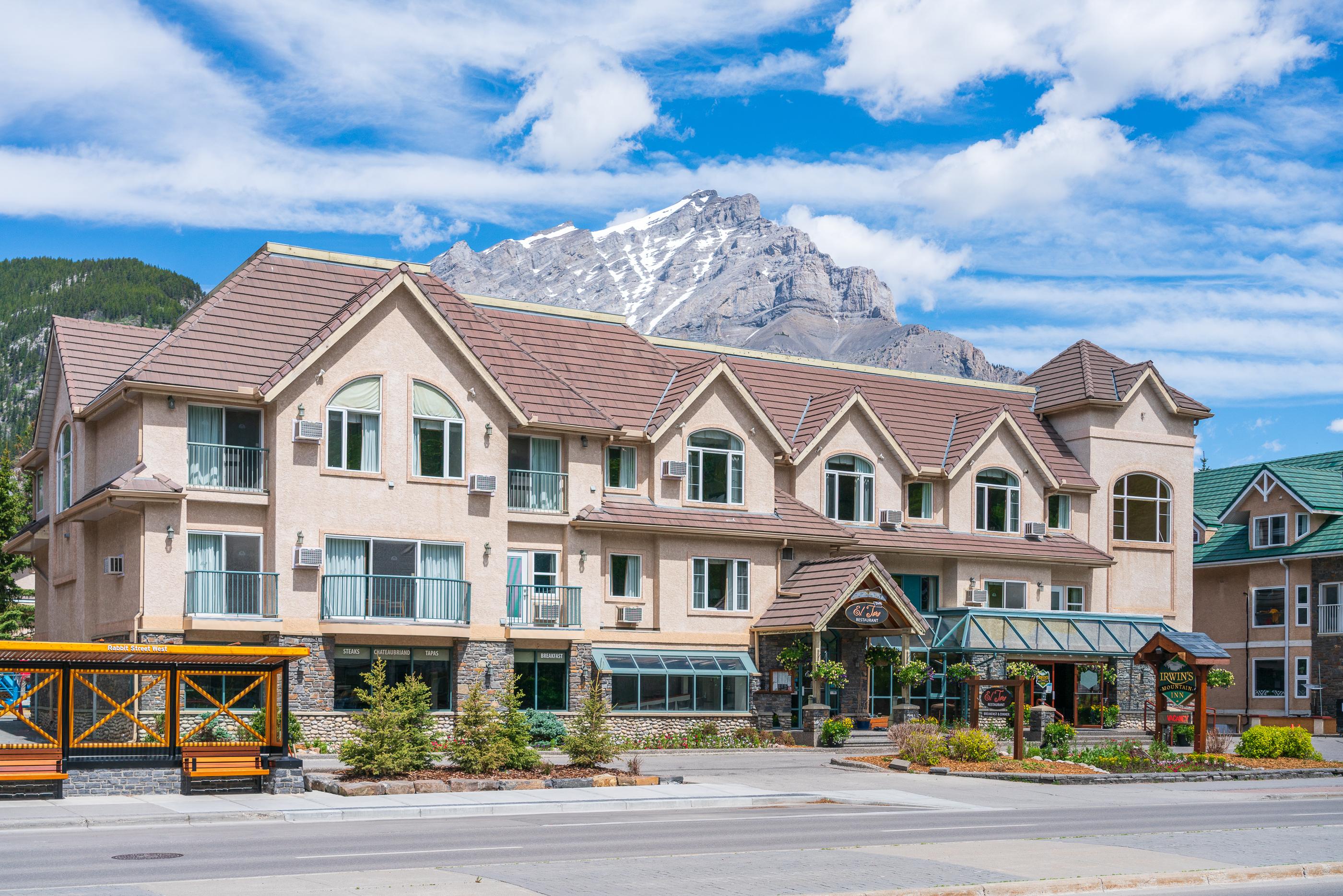 Irwin'S Mountain Inn Банф Екстериор снимка
