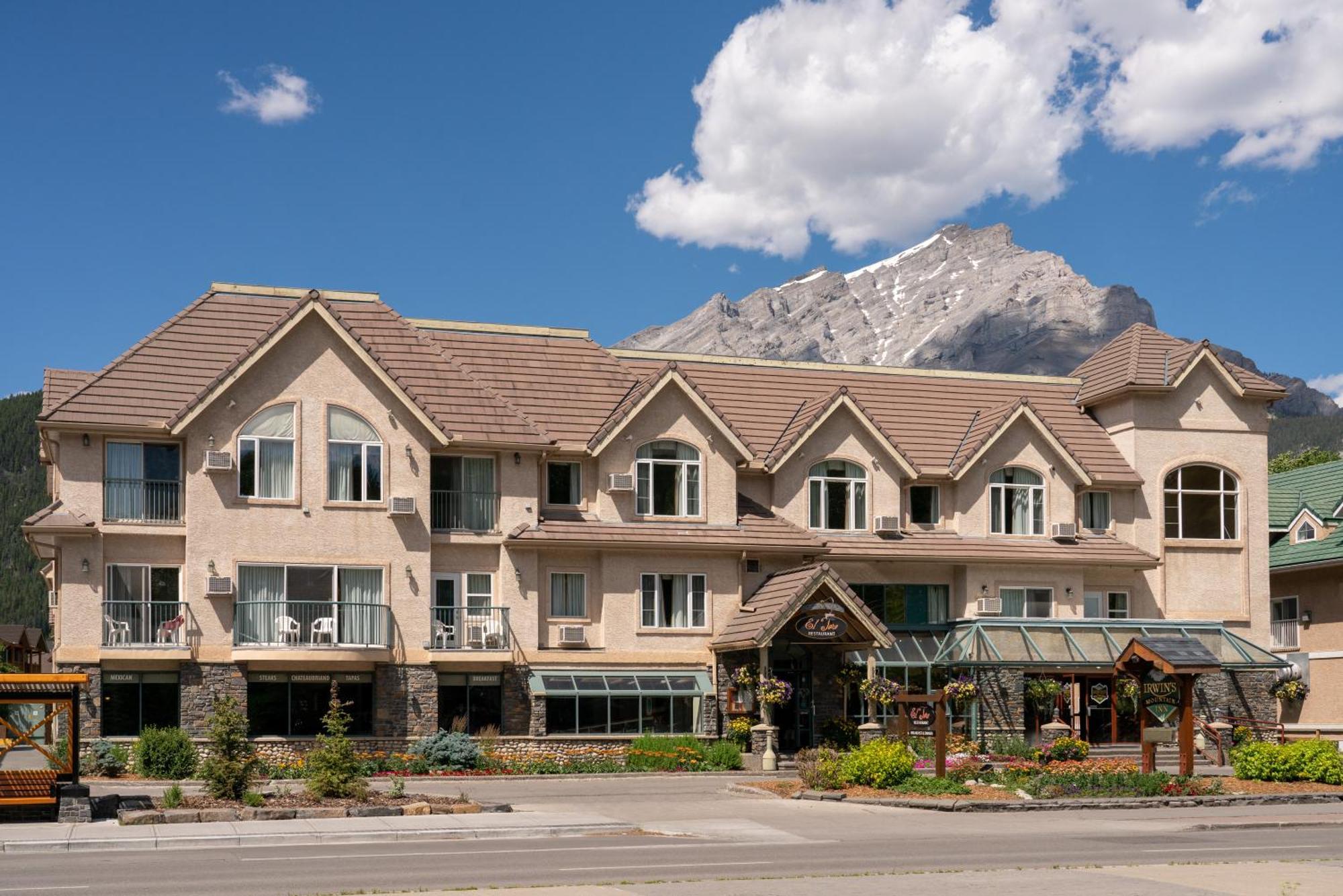 Irwin'S Mountain Inn Банф Екстериор снимка